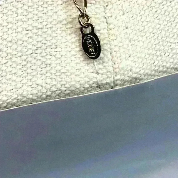 Vintage Monet Green Glass Bead Necklace with Gold Circle Pendant - Picture 4 of 4